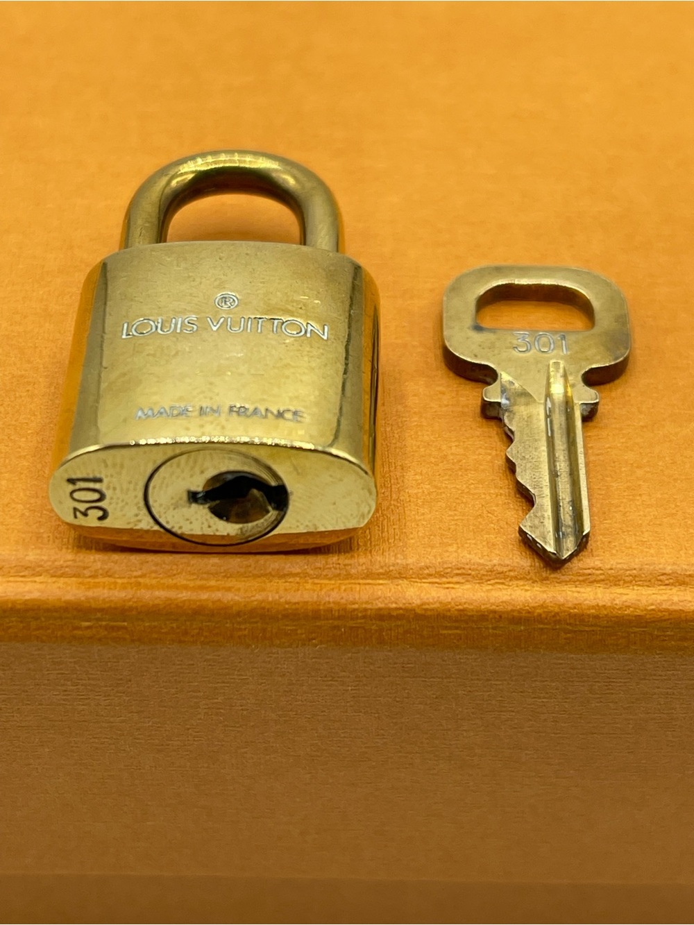Louis Vuitton Lock and Key set #301 Gold Tone Cadena for Speedy Alma Bag LV🔐 - Picture 7 of 9